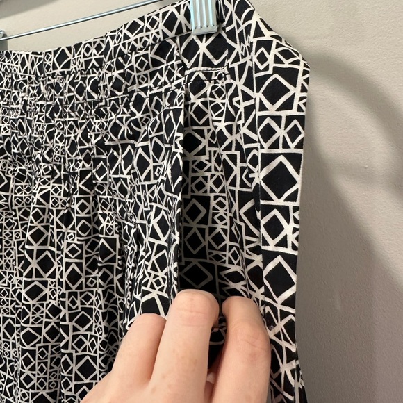 BCBG MaxAzria 100% Cotton Black White Knee Length High Waisted Skirt Patterned - Picture 6 of 11